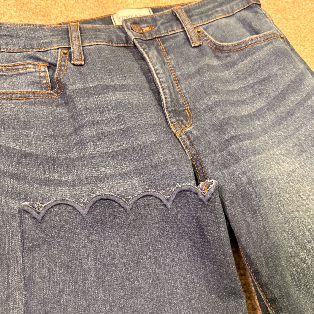 Crown & Ivy High Rise Flare Crop Jeans Blue Scallop Hem Size 4